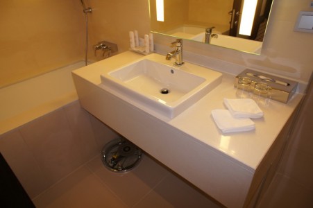Столешница для ванной с фартуком, накрывка на ванную, облицовка части стены, подоконник  - Аглокварцит 1100 PANNA MONTATA(1637) - февраль 2014