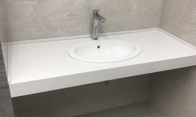 Столешница с вырезом под раковину  для ванной - Аглокварцит 8001 STELLA BIANCA(3238) - сентябрь 2017
