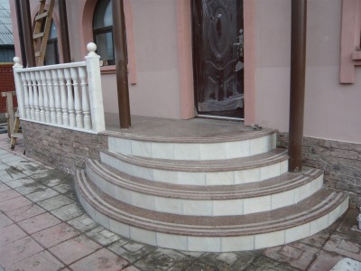 Полукруглое крыльцо - Гранит ЖЕЛЬТАУ 3(26) - сентябрь 2008