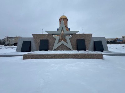 Мемориал участникам СВО в Будённовске - Гранит МАНСУРОВСКИЙ, Гранит ЮЖНО-СУЛТАЕВСКИЙ, Гранит ЦВЕТОК УРАЛА, Гранит ГАББРО(9264) - февраль 2026